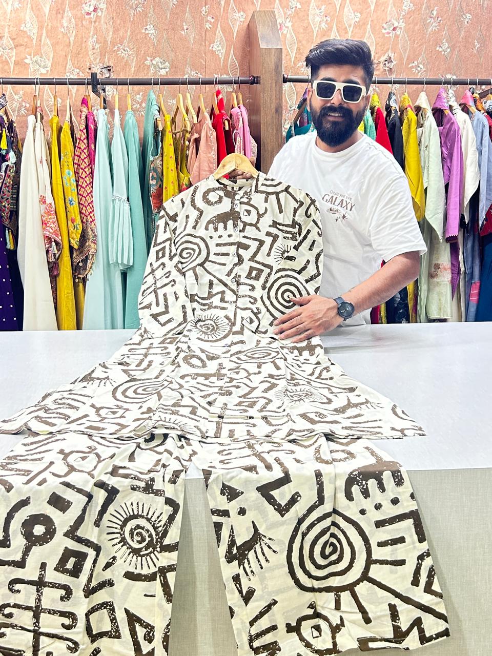 TWO PIECE A-LINE WHITE BROWN STITCHED SUIT